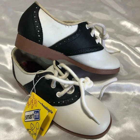 Smartfit N.W.T. Kids' Black and White Saddle Shoes.Girls Vintage Retro 1950’S - Picture 8 of 8